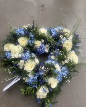 Begravning öppet hjärta vit blå nr 8